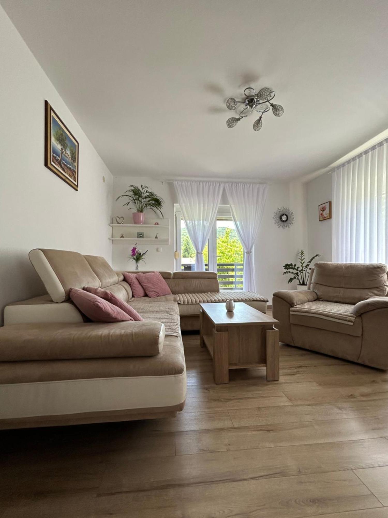 Apartments And Rooms Krizmanic Smoljanac Exterior photo