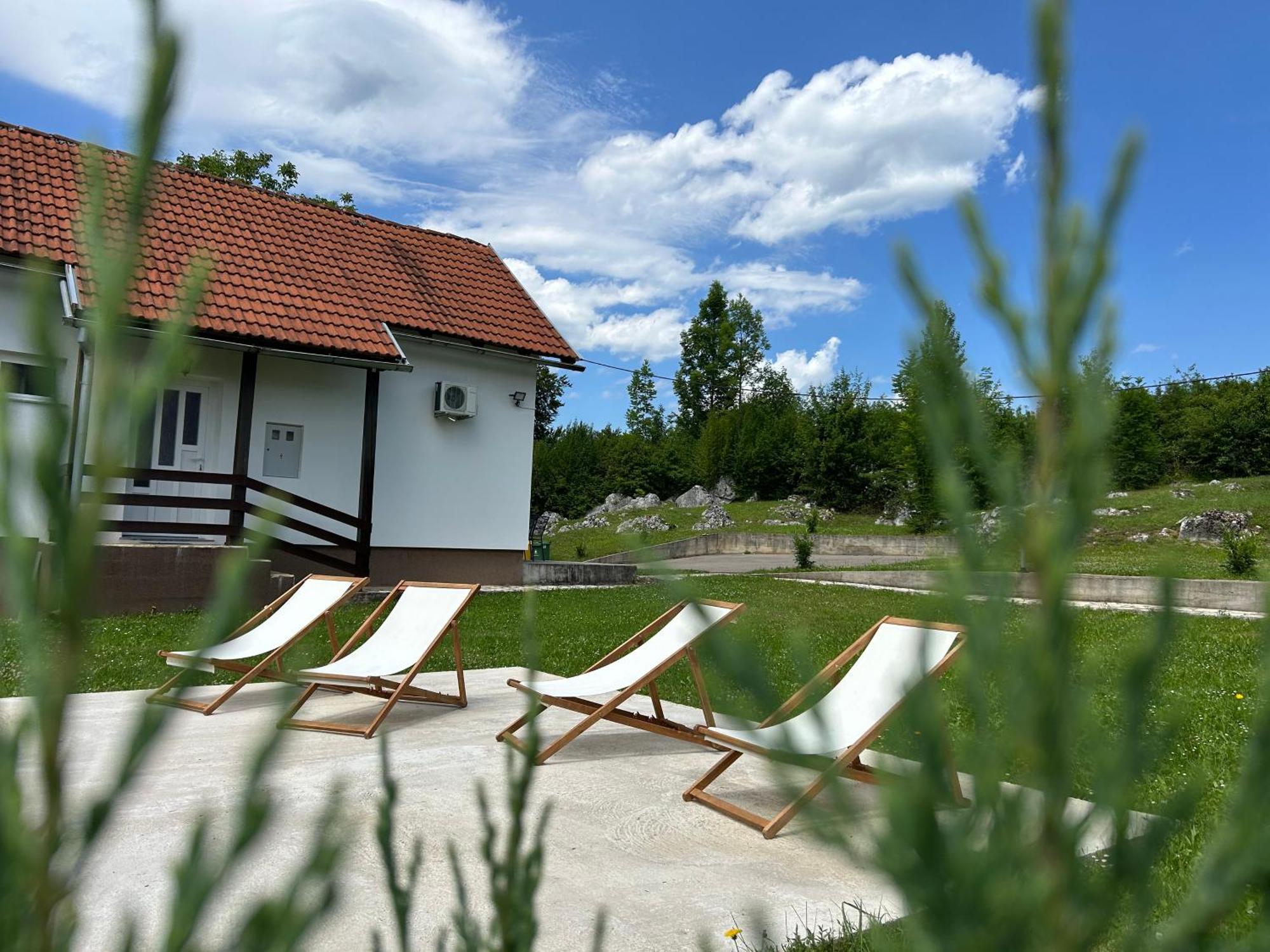 Apartments And Rooms Krizmanic Smoljanac Exterior photo